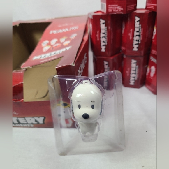 Hallmark Snoopy Peanuts Mystery Ornaments 2022 13 Sealed Ornaments Plus Extra - Picture 5 of 5